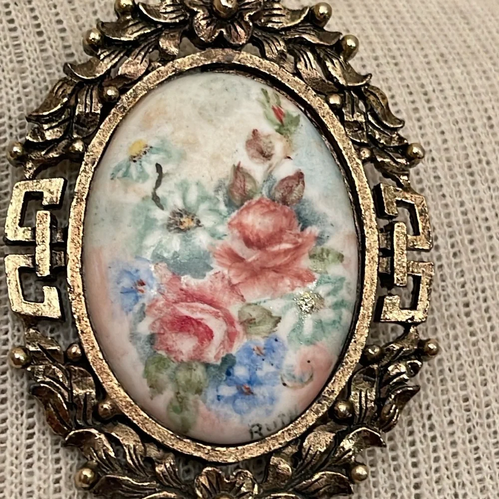 Vintage Hand Painted Ceramic Floral Cameo in a Antique Gold-tone Frame - Picture 12 of 16